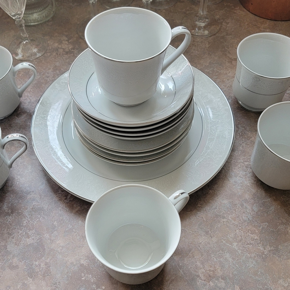 Crown Victoria fine china Lovelace pattern